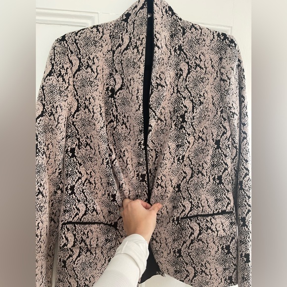 Free People Modern Fem Blazer in black and tan pattern- XS - Picture 7 of 10